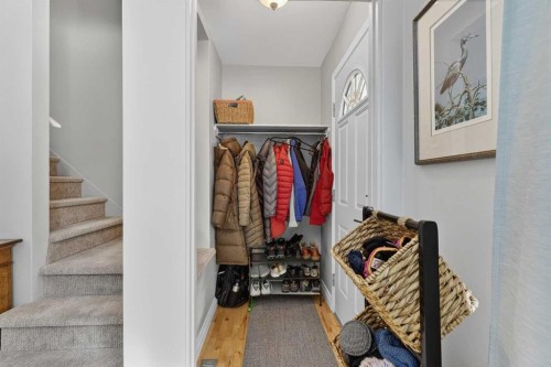 563 Regal Park Ne, Calgary, AB - Indoor