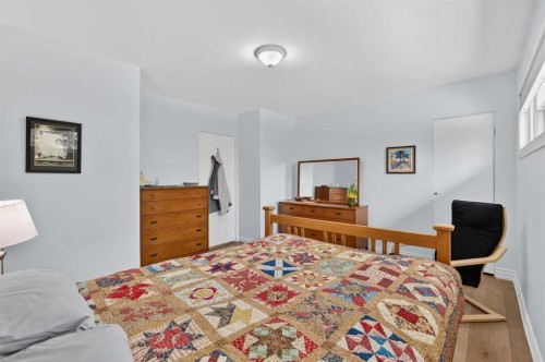 563 Regal Park Ne, Calgary, AB - Indoor Photo Showing Bedroom