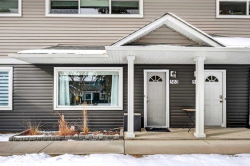 563 Regal Park Ne, Calgary, AB - Outdoor