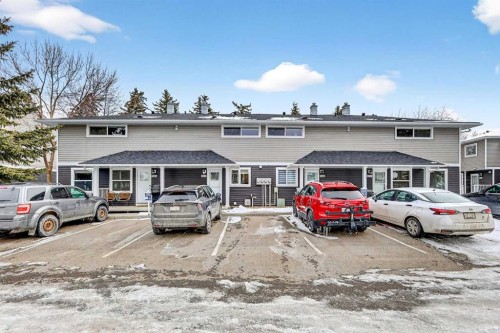 563 Regal Park Ne, Calgary, AB - Outdoor