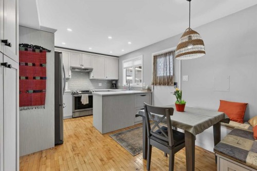 563 Regal Park Ne, Calgary, AB - Indoor