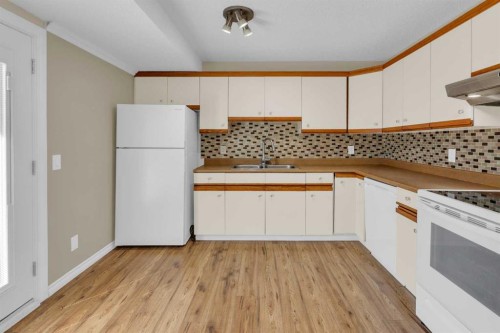2537 9 Avenue Se, Calgary, AB - Indoor Photo Showing Kitchen With Double Sink