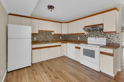 2537 9 Avenue Se, Calgary, AB - Indoor Photo Showing Kitchen With Double Sink