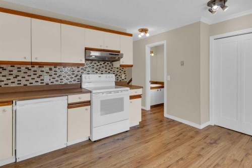2537 9 Avenue Se, Calgary, AB - Indoor Photo Showing Kitchen