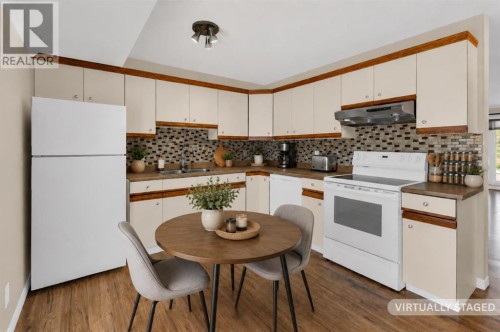 2537 9 Avenue Se, Calgary, AB - Indoor Photo Showing Kitchen With Double Sink