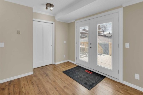 2537 9 Avenue Se, Calgary, AB - Indoor Photo Showing Other Room