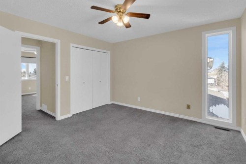 2537 9 Avenue Se, Calgary, AB - Indoor Photo Showing Other Room