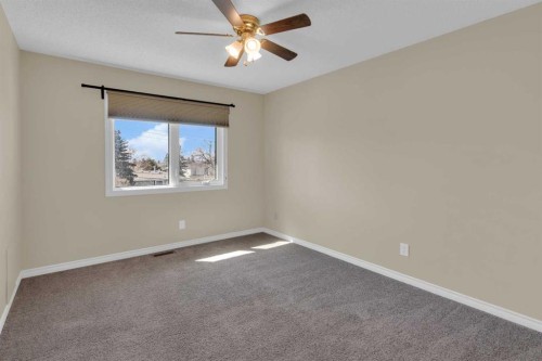 2537 9 Avenue Se, Calgary, AB - Indoor Photo Showing Other Room