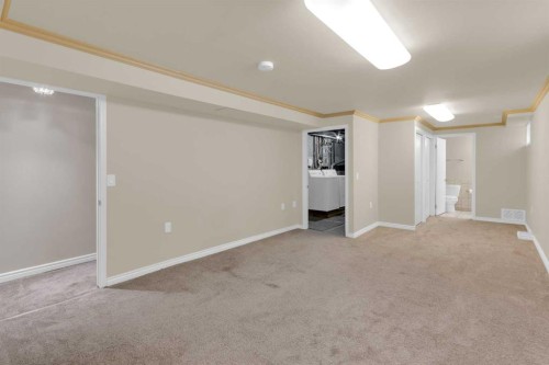 2537 9 Avenue Se, Calgary, AB - Indoor Photo Showing Other Room