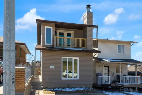 2537 9 Avenue Se, Calgary, AB - Outdoor With Balcony With Deck Patio Veranda