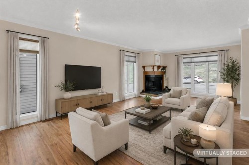 2537 9 Avenue Se, Calgary, AB - Indoor Photo Showing Living Room