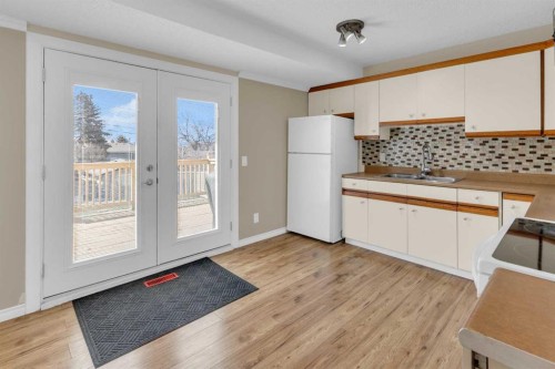 2537 9 Avenue Se, Calgary, AB - Indoor Photo Showing Kitchen With Double Sink
