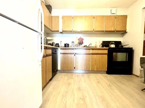 806-5204 Dalton Drive Nw, Calgary, AB - Indoor Photo Showing Kitchen