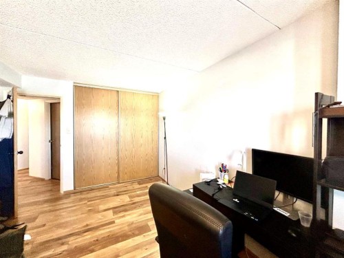 806-5204 Dalton Drive Nw, Calgary, AB - Indoor Photo Showing Other Room