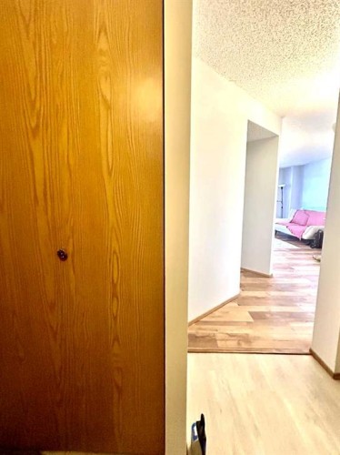 806-5204 Dalton Drive Nw, Calgary, AB - Indoor Photo Showing Other Room
