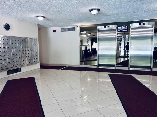 806-5204 Dalton Drive Nw, Calgary, AB - Indoor