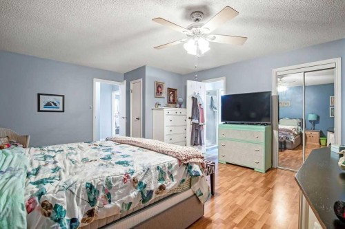 13 Maplewood Estates, Strathmore, AB - Indoor Photo Showing Bedroom