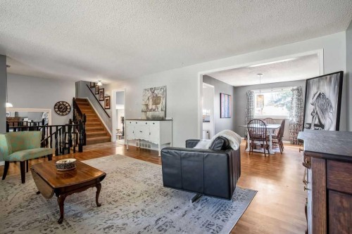 13 Maplewood Estates, Strathmore, AB - Indoor Photo Showing Living Room
