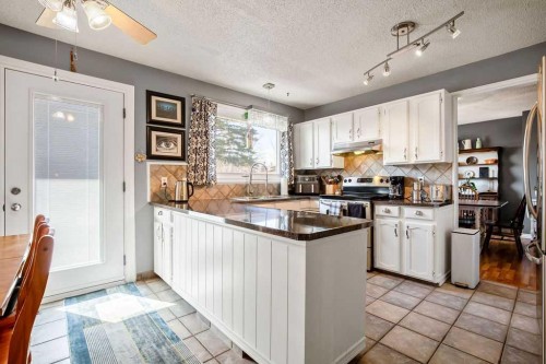 13 Maplewood Estates, Strathmore, AB - Indoor Photo Showing Kitchen