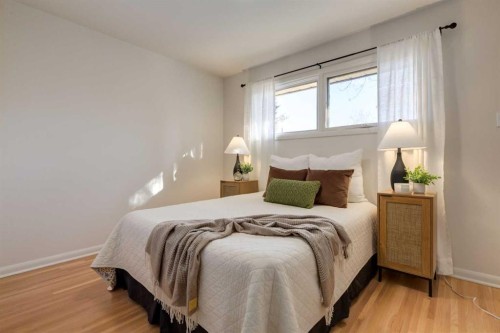 126 Winston Drive Sw, Calgary, AB - Indoor Photo Showing Bedroom