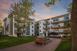 215-723 57 Avenue SW Calgary, AB T2V 4Z3