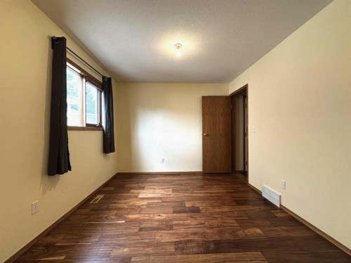 59 Edgebrook Circle Nw, Calgary, AB - Indoor Photo Showing Other Room