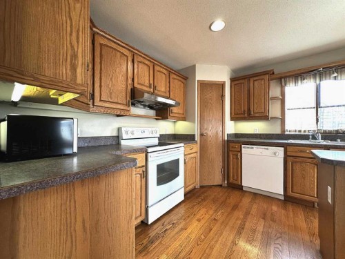 59 Edgebrook Circle Nw, Calgary, AB - Indoor Photo Showing Kitchen