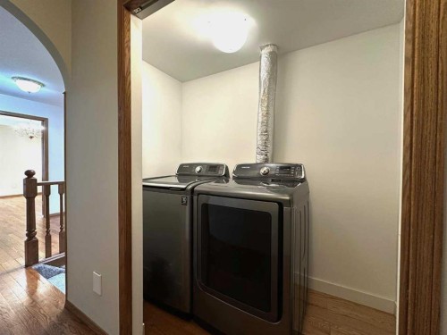 59 Edgebrook Circle Nw, Calgary, AB - Indoor Photo Showing Laundry Room