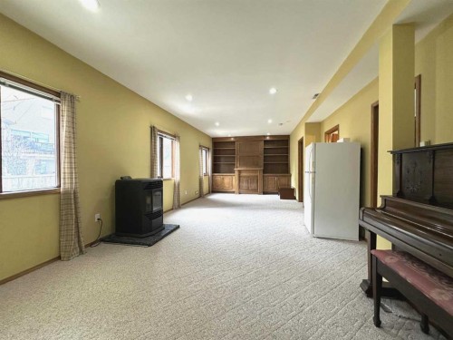 59 Edgebrook Circle Nw, Calgary, AB - Indoor Photo Showing Other Room