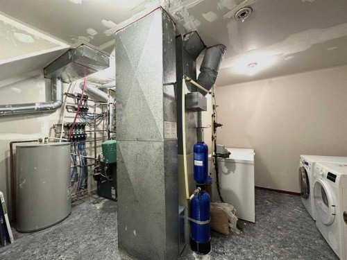 59 Edgebrook Circle Nw, Calgary, AB - Indoor Photo Showing Laundry Room