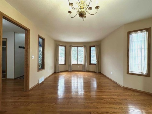 59 Edgebrook Circle Nw, Calgary, AB - Indoor Photo Showing Other Room