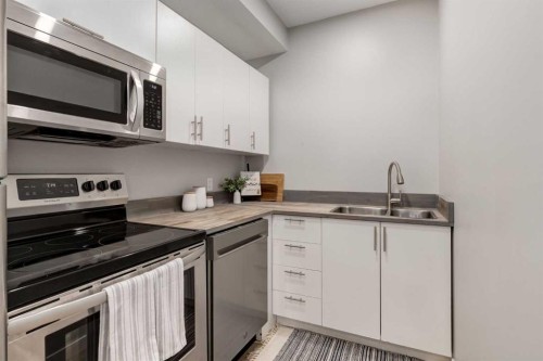 29 Sage Valley Circle Nw, Calgary, AB - Indoor Photo Showing Kitchen With Double Sink