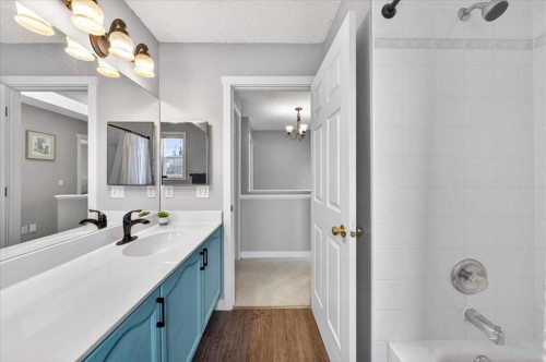127 Hidden Ranch Terrace Nw, Calgary, AB - Indoor Photo Showing Bathroom