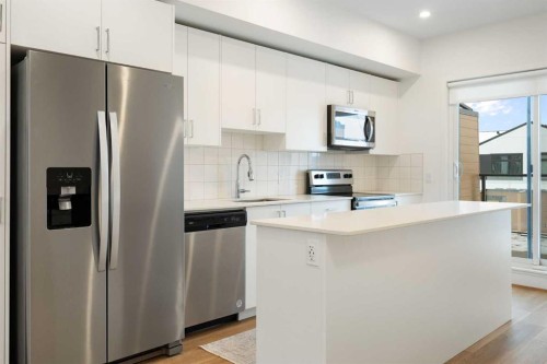 8528 21 Avenue Se, Calgary, AB - Indoor Photo Showing Other Room