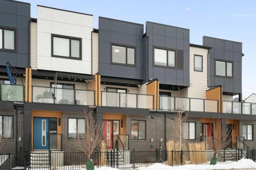 8528 21 Avenue SE Calgary, AB L4H 3H5