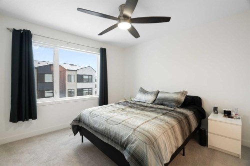 8528 21 Avenue Se, Calgary, AB - Indoor Photo Showing Other Room