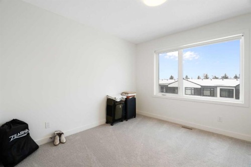 8528 21 Avenue Se, Calgary, AB - Indoor