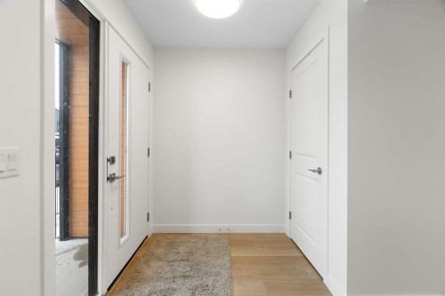 8528 21 Avenue Se, Calgary, AB - Indoor Photo Showing Other Room