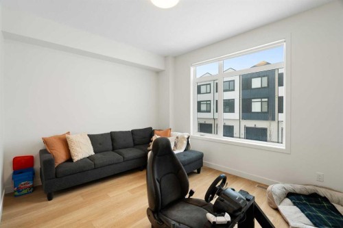 8528 21 Avenue Se, Calgary, AB - Indoor