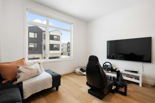 8528 21 Avenue Se, Calgary, AB - Indoor