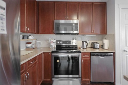 125 Silverado Range Cove Sw, Calgary, AB - Indoor Photo Showing Kitchen