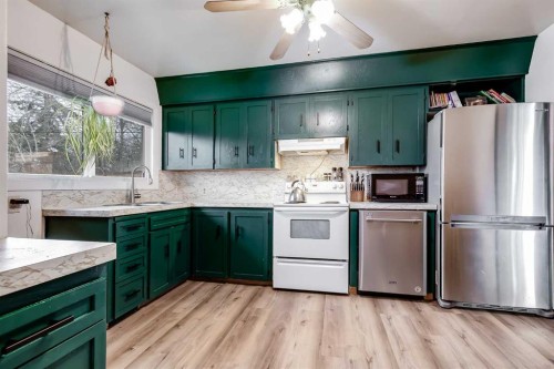 2021 38 Street Se, Calgary, AB - Indoor Photo Showing Kitchen