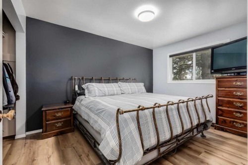 2021 38 Street Se, Calgary, AB - Indoor Photo Showing Bedroom