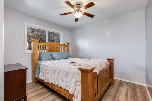 2021 38 Street Se, Calgary, AB - Indoor Photo Showing Bedroom
