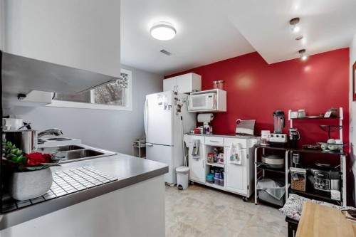 2021 38 Street Se, Calgary, AB - Indoor Photo Showing Kitchen