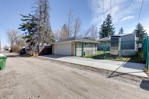 2021 38 Street Se, Calgary, AB - Outdoor