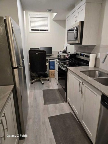 281 Creekside Boulevard Sw, Calgary, AB - Indoor Photo Showing Kitchen With Double Sink