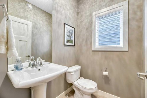 261 Wildrose Drive, Strathmore, AB - Indoor Photo Showing Bathroom