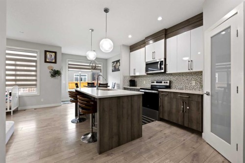 439 Bayview Way Sw, Airdrie, AB - Indoor Photo Showing Kitchen With Upgraded Kitchen