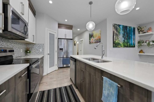 439 Bayview Way Sw, Airdrie, AB - Indoor Photo Showing Kitchen With Double Sink With Upgraded Kitchen